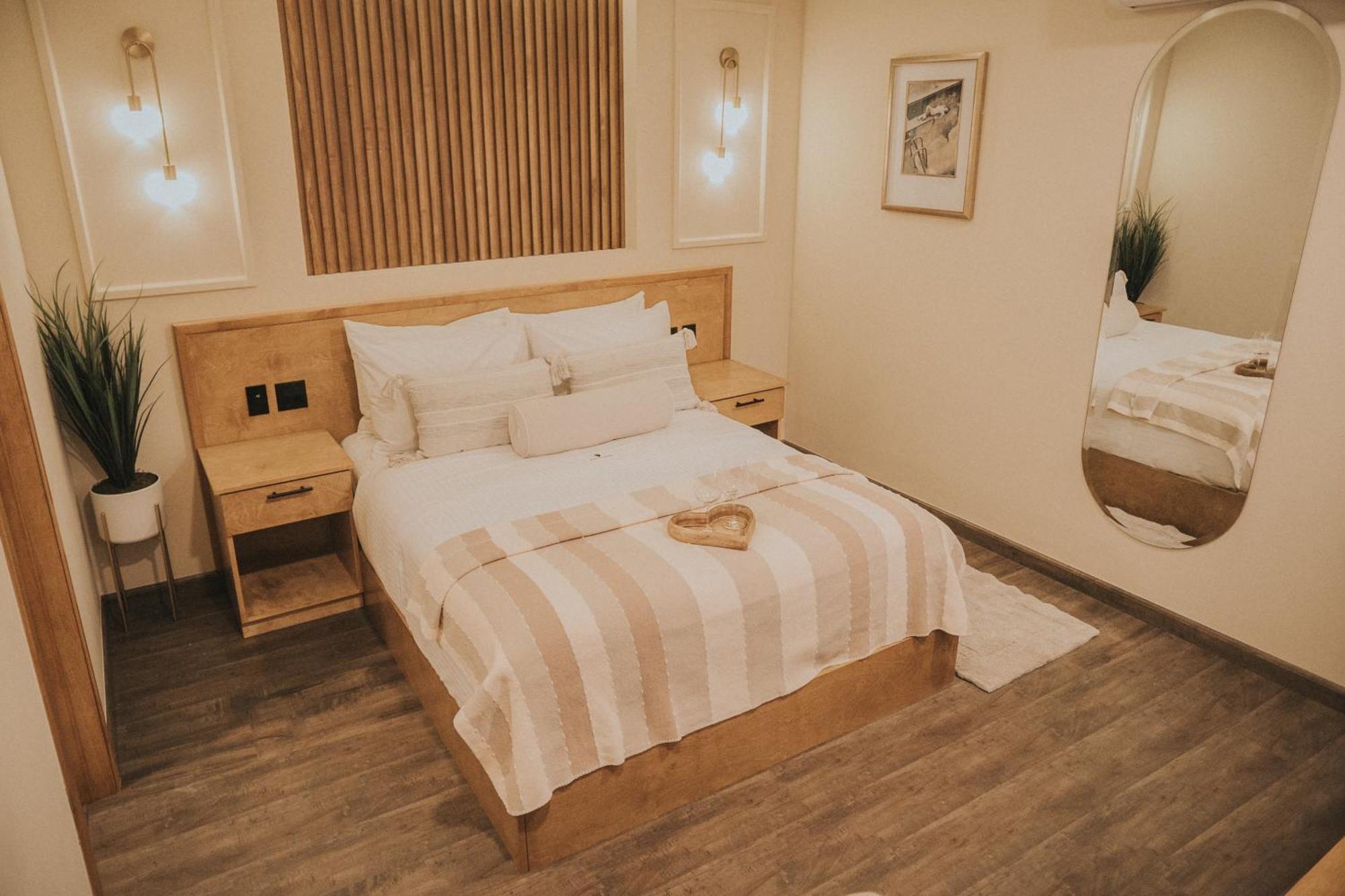 Jules & Laurent Hotel Contemporaneo เอนเซนาดา ภายนอก รูปภาพ